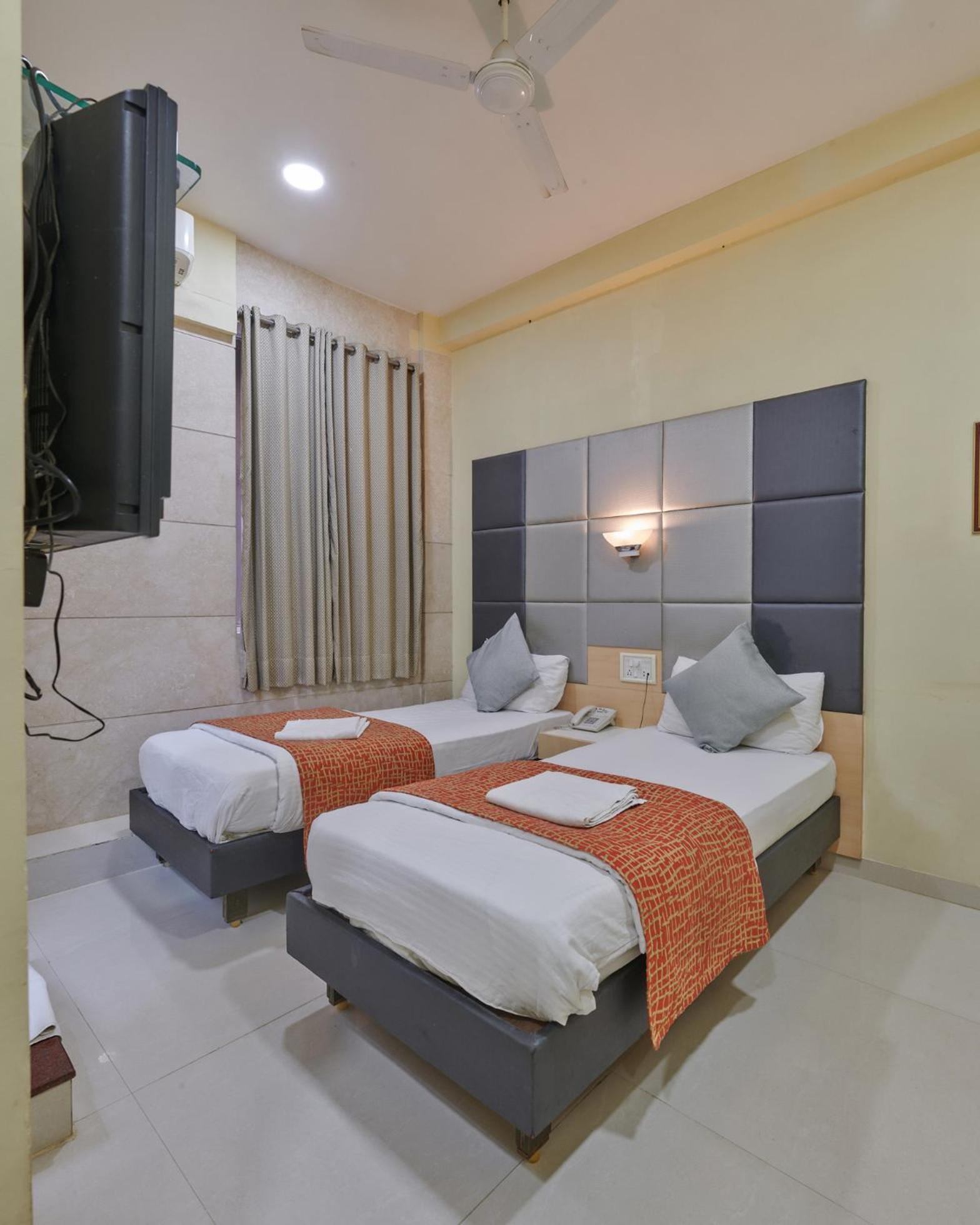 Bentley Hotel Marine Drive Mumbai Ngoại thất bức ảnh