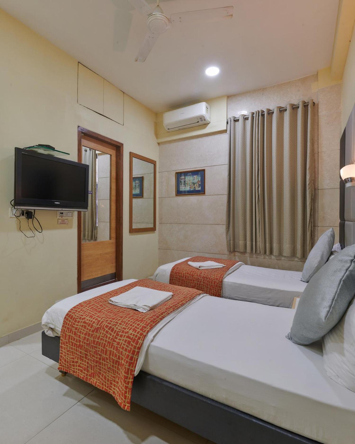 Bentley Hotel Marine Drive Mumbai Ngoại thất bức ảnh