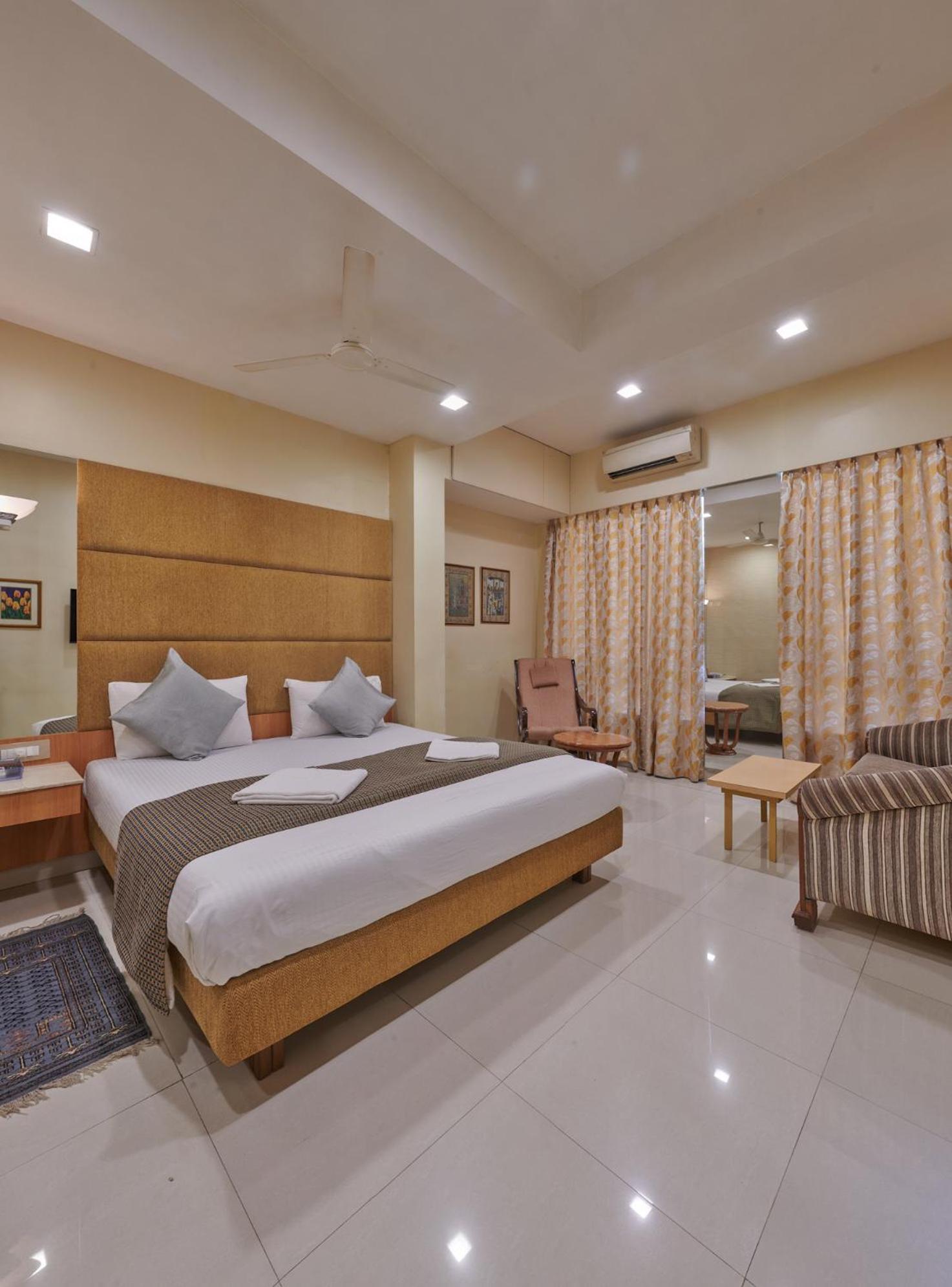Bentley Hotel Marine Drive Mumbai Ngoại thất bức ảnh