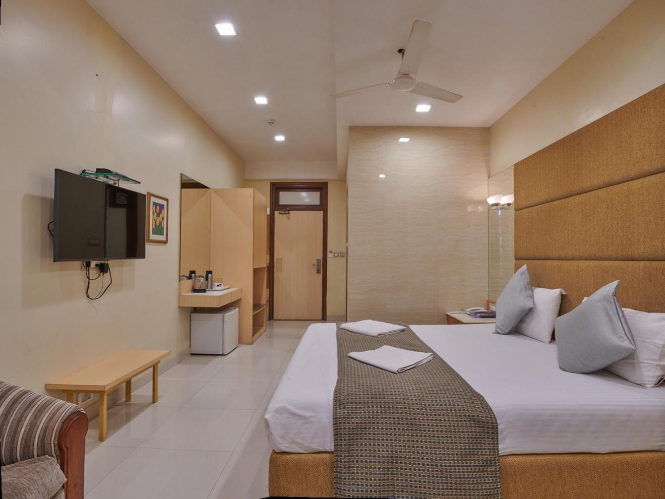 Bentley Hotel Marine Drive Mumbai Ngoại thất bức ảnh