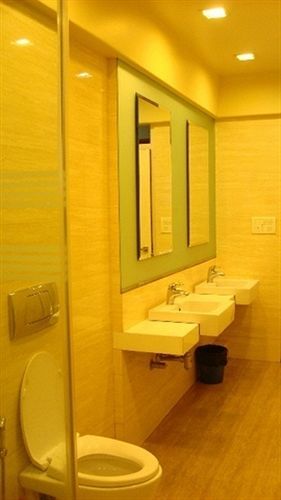Bentley Hotel Marine Drive Mumbai Ngoại thất bức ảnh